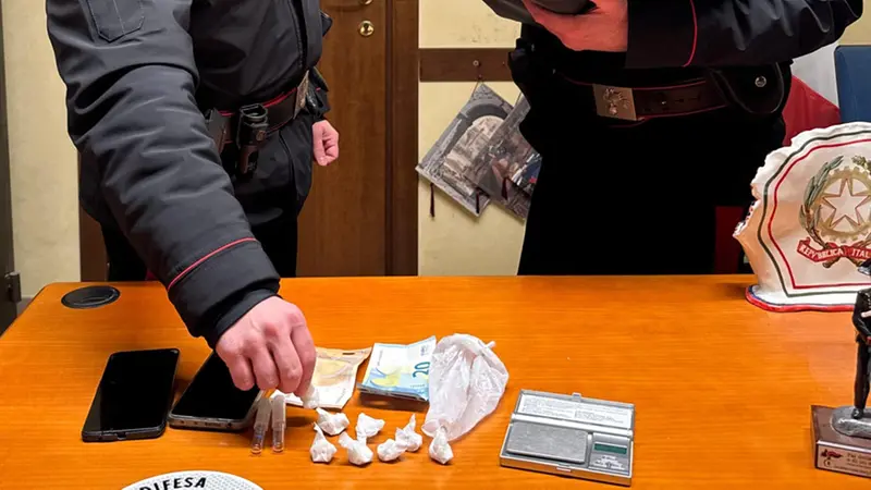 La droga e i contati sequestrati dai carabinieri
