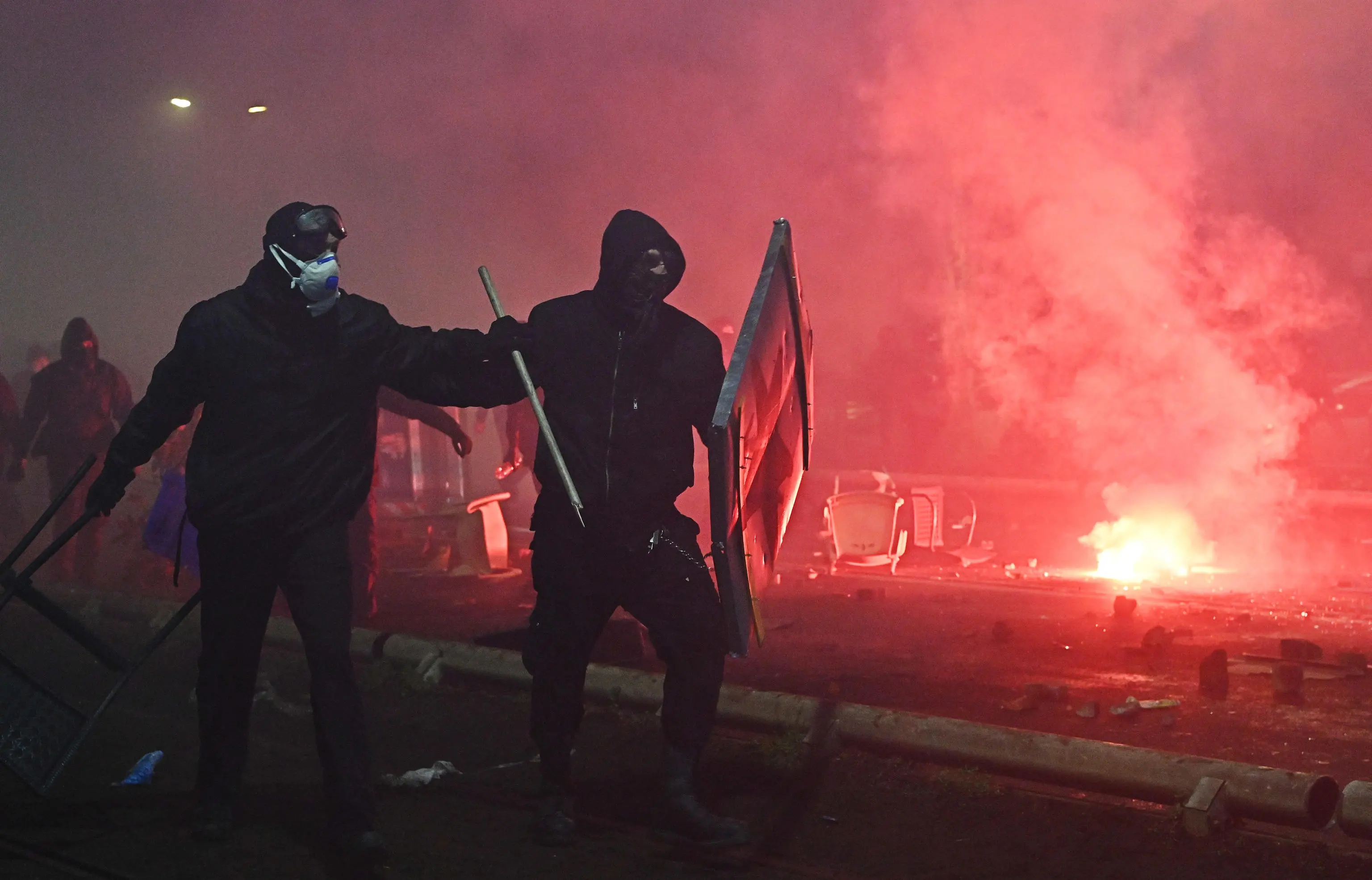 Il black bloc a Torino al corteo pro Askatasuna