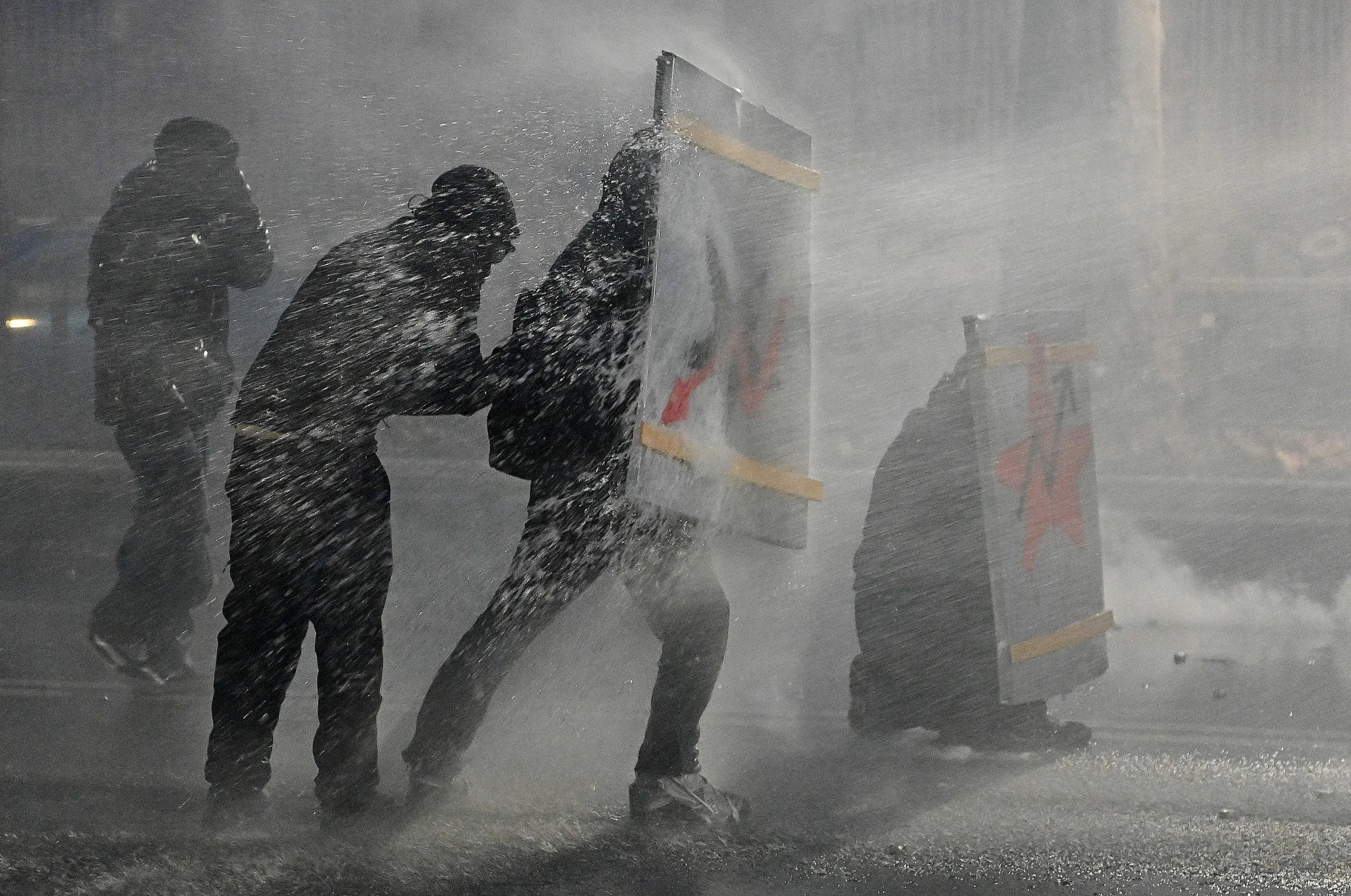Il black bloc a Torino al corteo pro Askatasuna