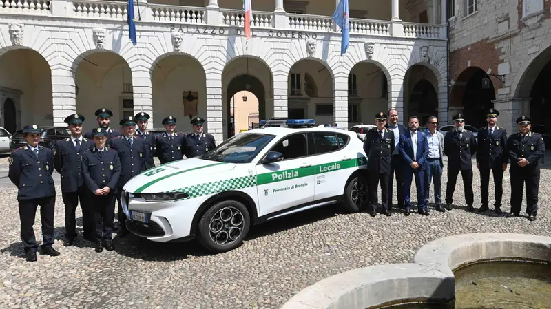 Agenti della Polizia provinciale in Broletto - © www.giornaledibrescia.it
