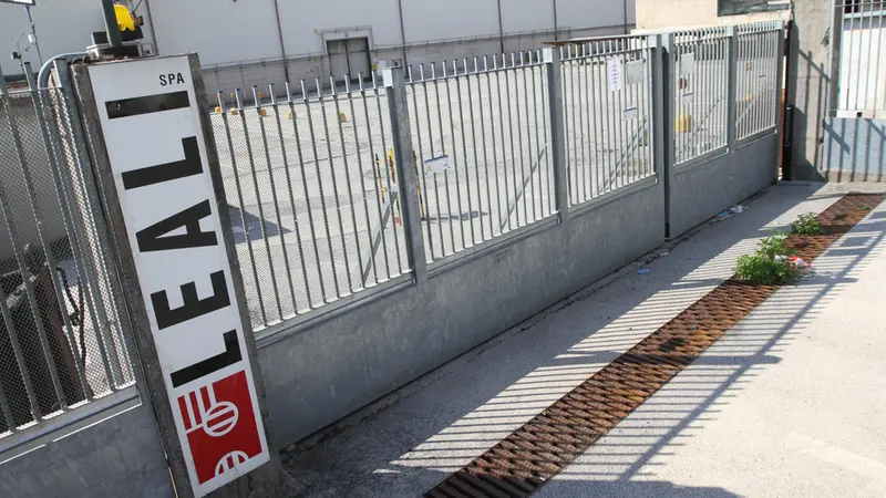 Esterni stabilimento Leali Spa