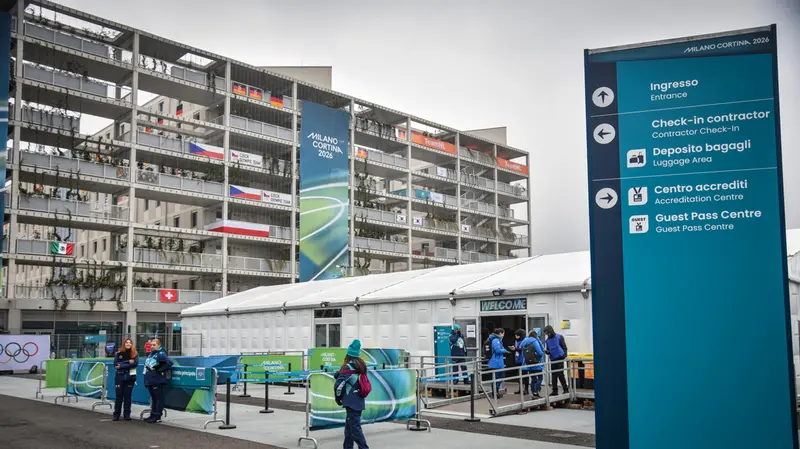 Una delle palazzine del villaggio olimpico - Foto Ansa © www.giornaledibrescia.it