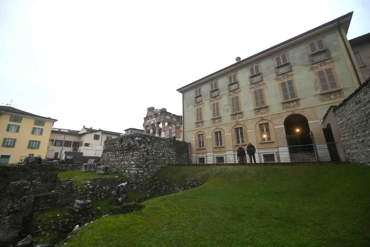 La Commissione in visita al Teatro romano