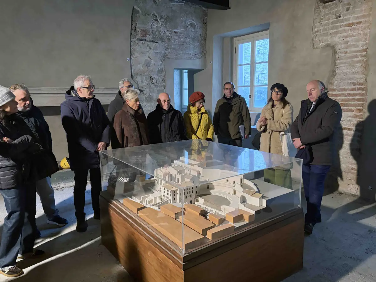 La Commissione in visita al Teatro romano