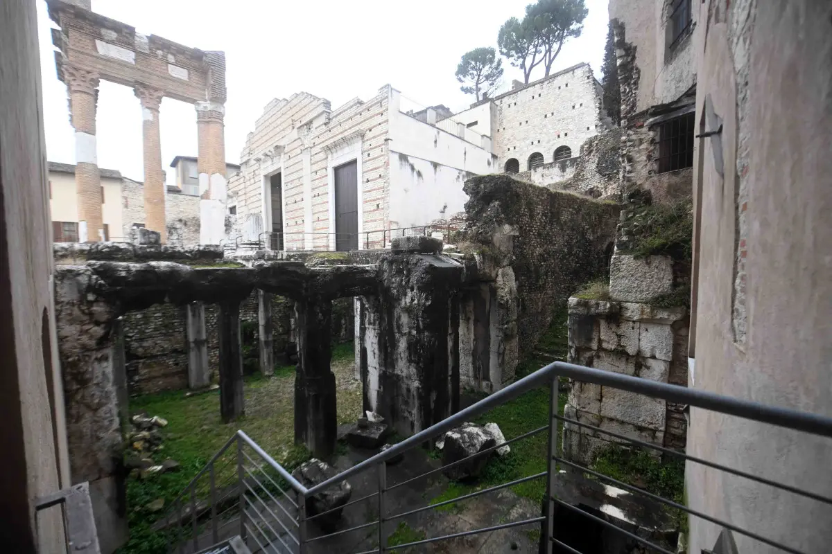 La Commissione in visita al Teatro romano