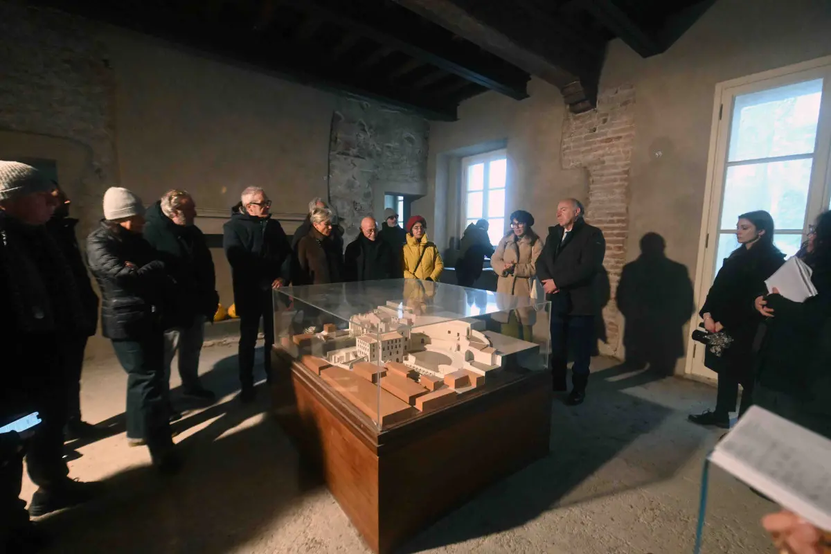 La Commissione in visita al Teatro romano