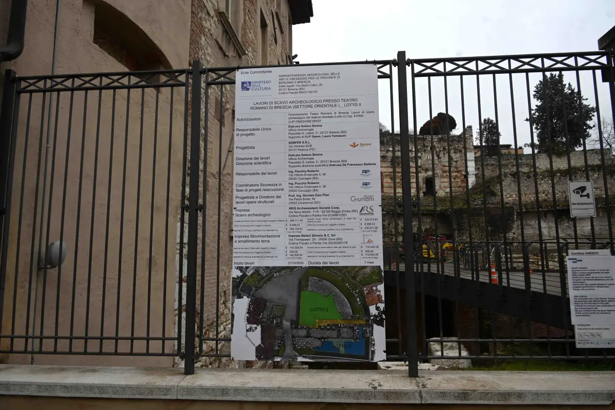 La Commissione in visita al Teatro romano