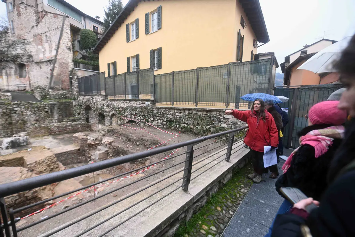 La Commissione in visita al Teatro romano