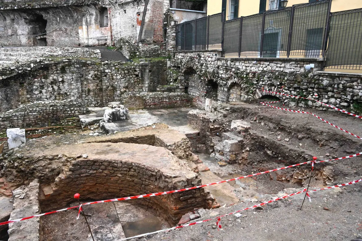 La Commissione in visita al Teatro romano