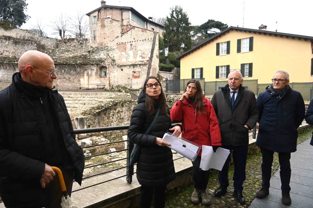La Commissione in visita al Teatro romano