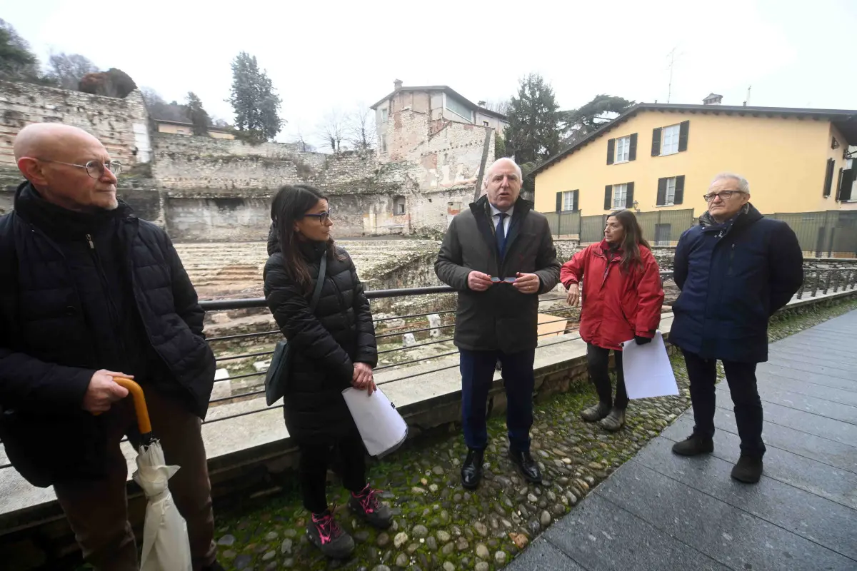 La Commissione in visita al Teatro romano