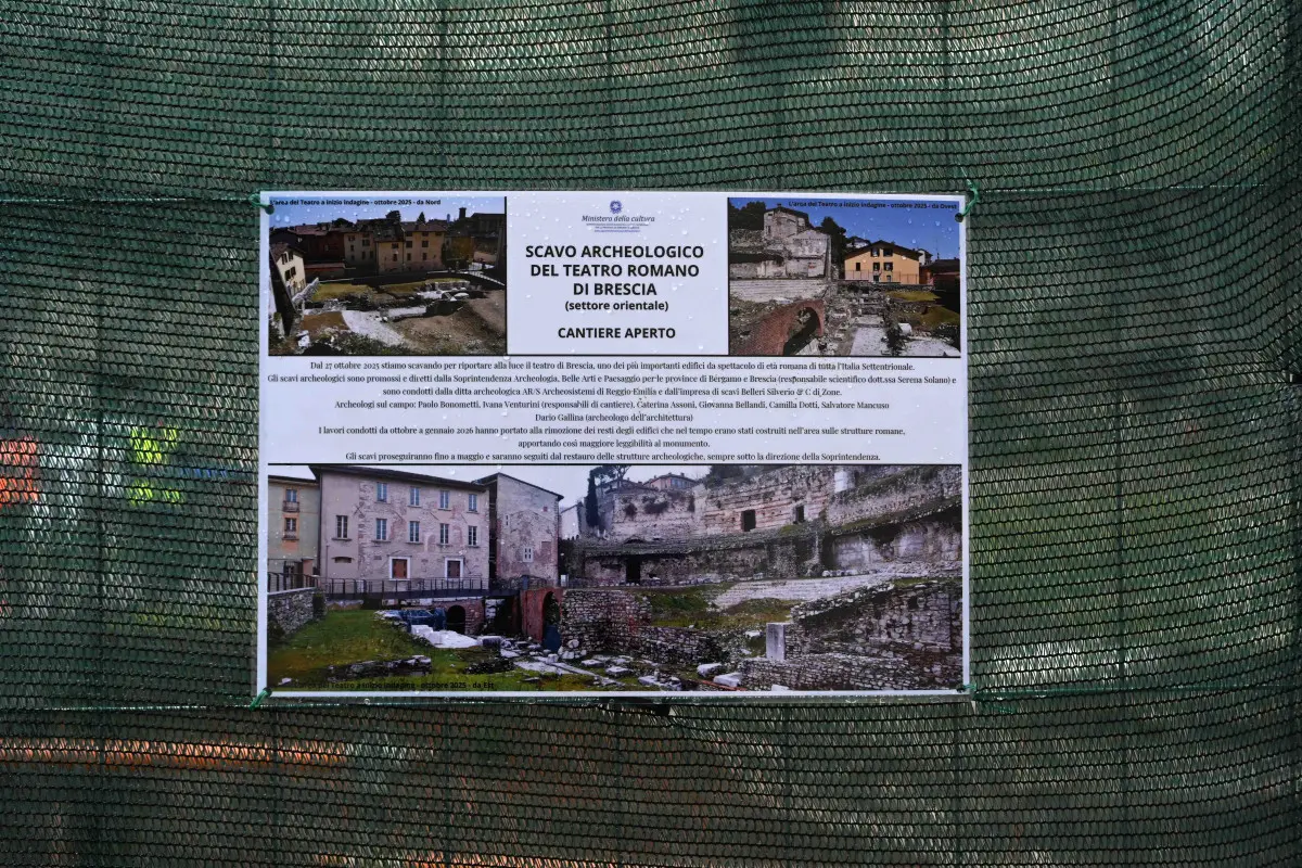 La Commissione in visita al Teatro romano