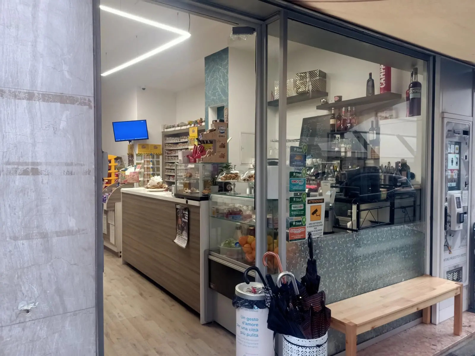 La spaccata in corso Martiri della libertà a Brescia