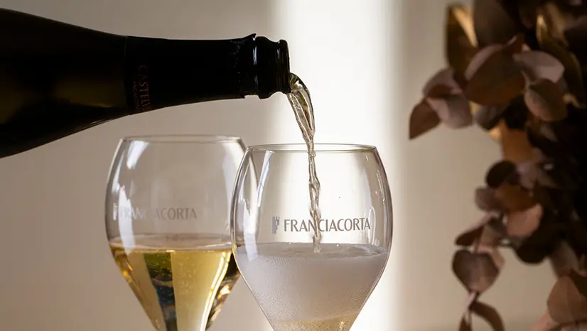 Due calici di vino Franciacorta - Foto franciacorta.wine