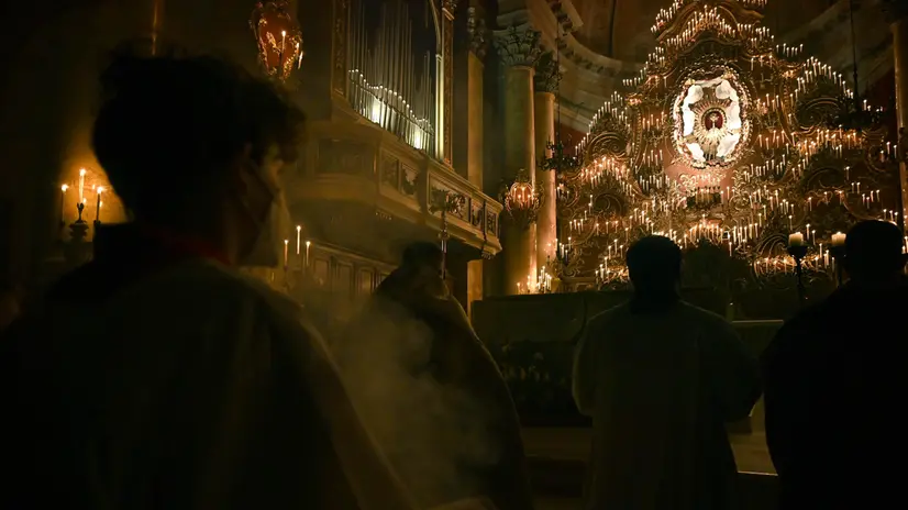 La suggestiva macchina del Triduo di Castenedolo - Foto NewReporter/Favretto © www.giornaledibrescia.it