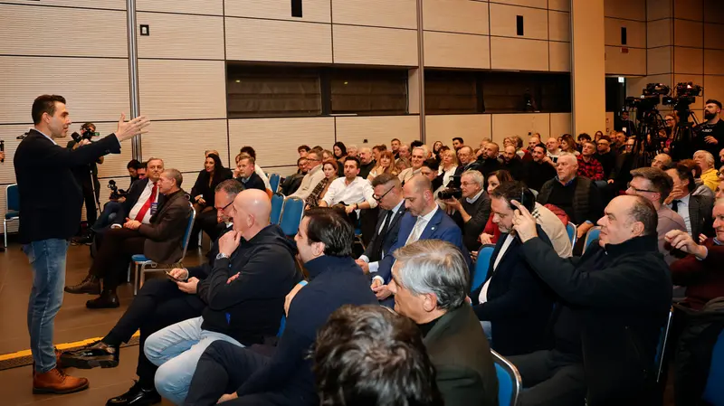 Folla in platea - Foto Ansa © www.giornaledibrescia.it