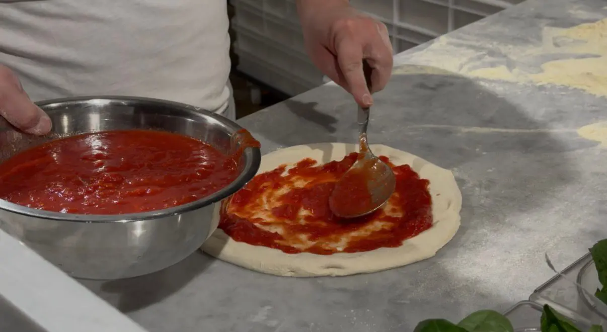 Vincenzo Capuano inaugura la sua pizzeria a Brescia