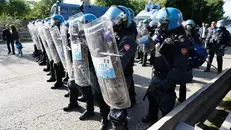 Agenti di Polizia a Torino durante una manifestazione pro-Pal - Foto Ansa © www.giornaledibrescia.it