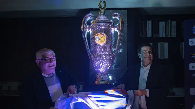 Una nuova coppa - Foto New Reporter Papetti © www.giornaledibrescia.it