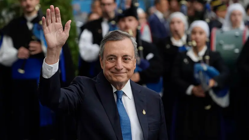 Mario Draghi - Foto Epa/Paco Paredes