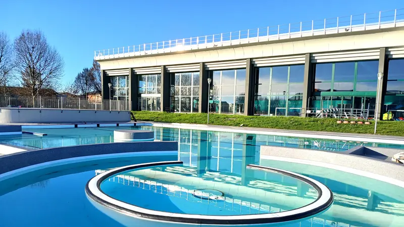 La piscina comunale di Ghedi - © www.giornaledibrescia.it