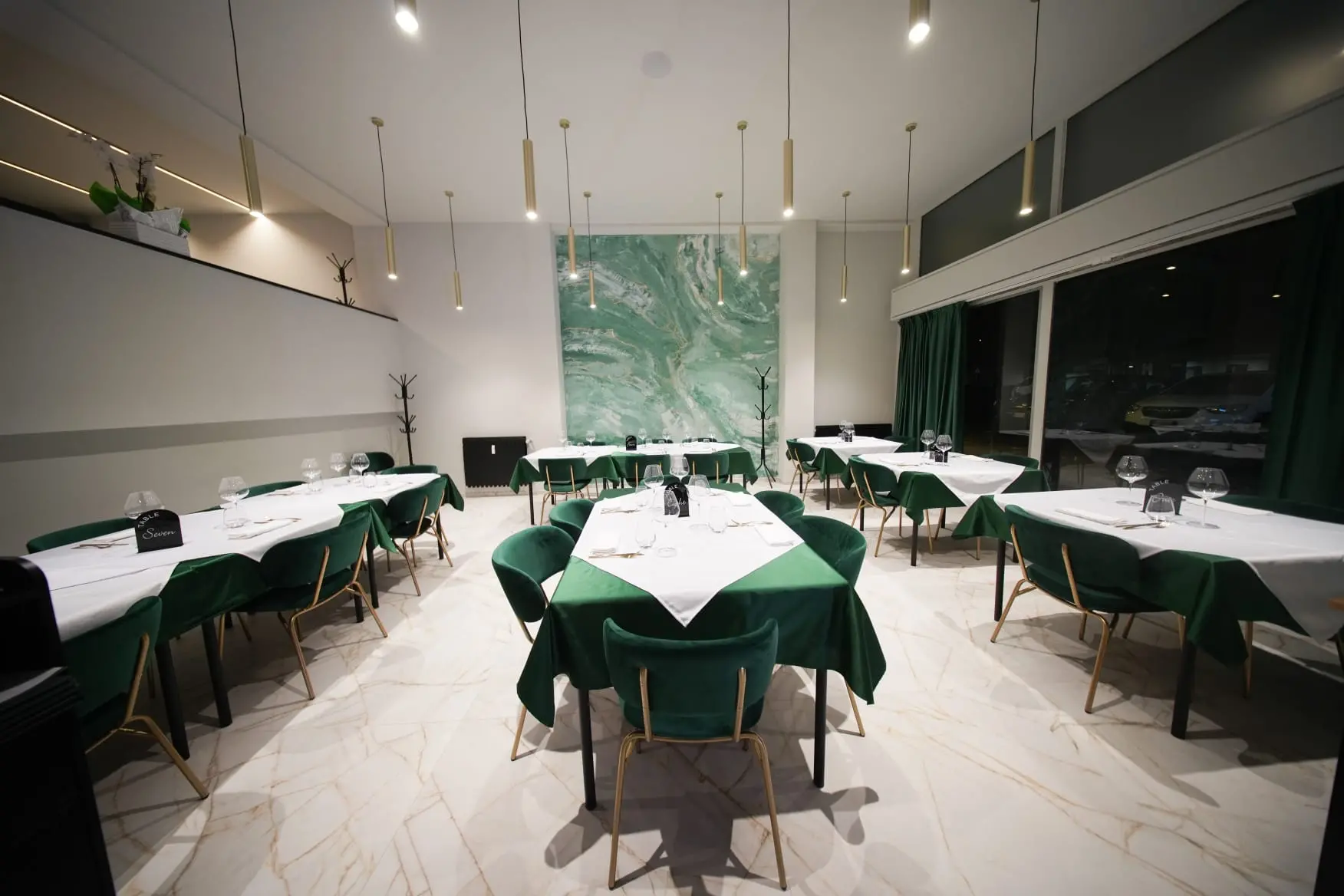 Gli interni del ristorante Da Ilaria