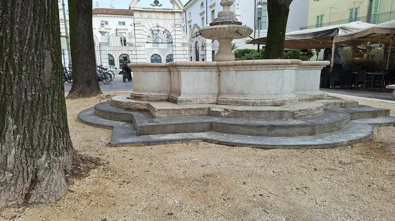Fontana piazzetta Vescovado -  © www.giornaledibrescia.it