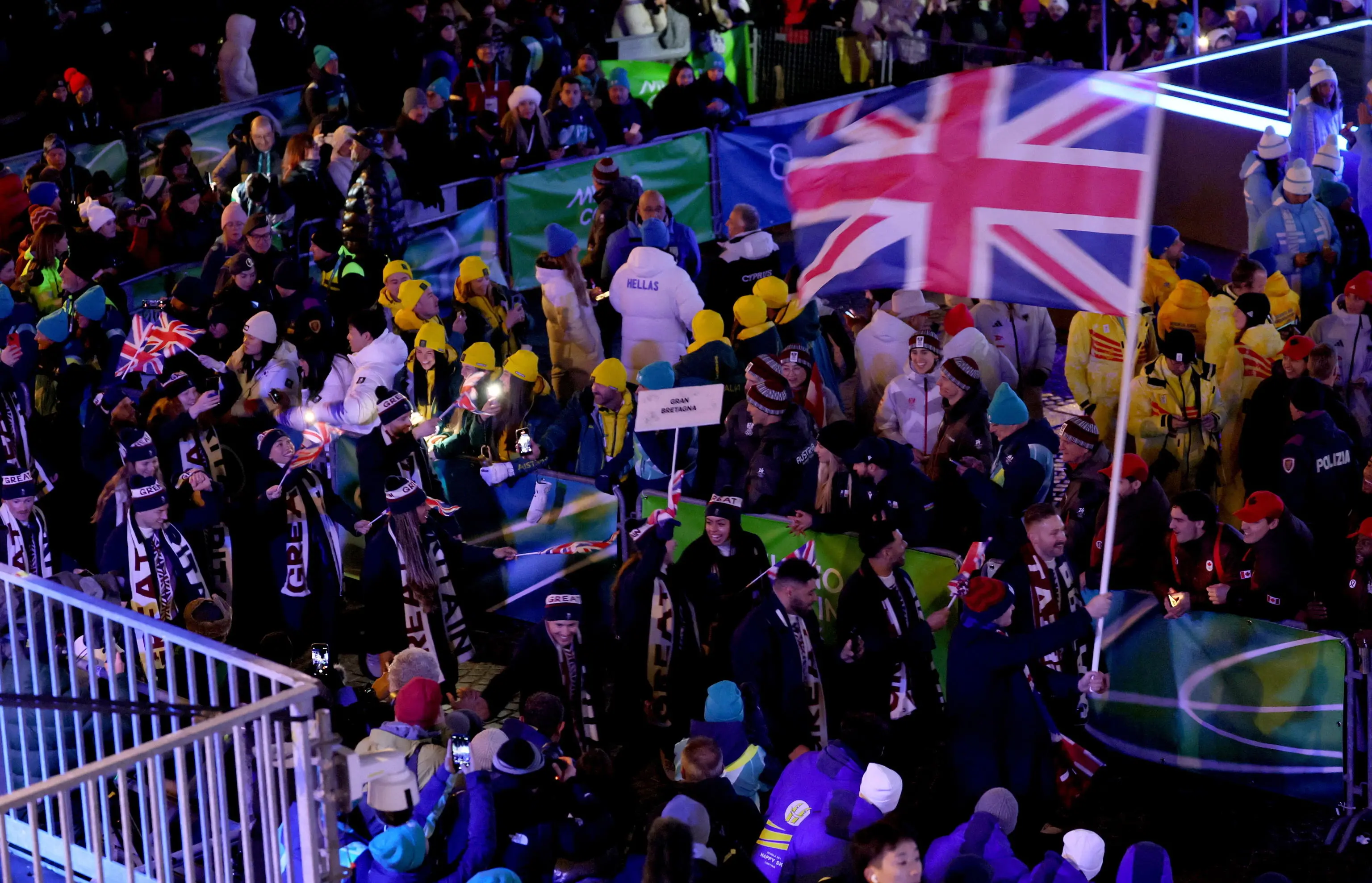 epa12710656 The delegation of Great Britain enter Cortina's Piazza Dibona during the Opening Ceremony at the Milano Cortina 2026 Winter Olympic Games, in Cortina d'Ampezzo, Italy, 06 February 2026. EPA/ANDREA SOLERO / POOL
