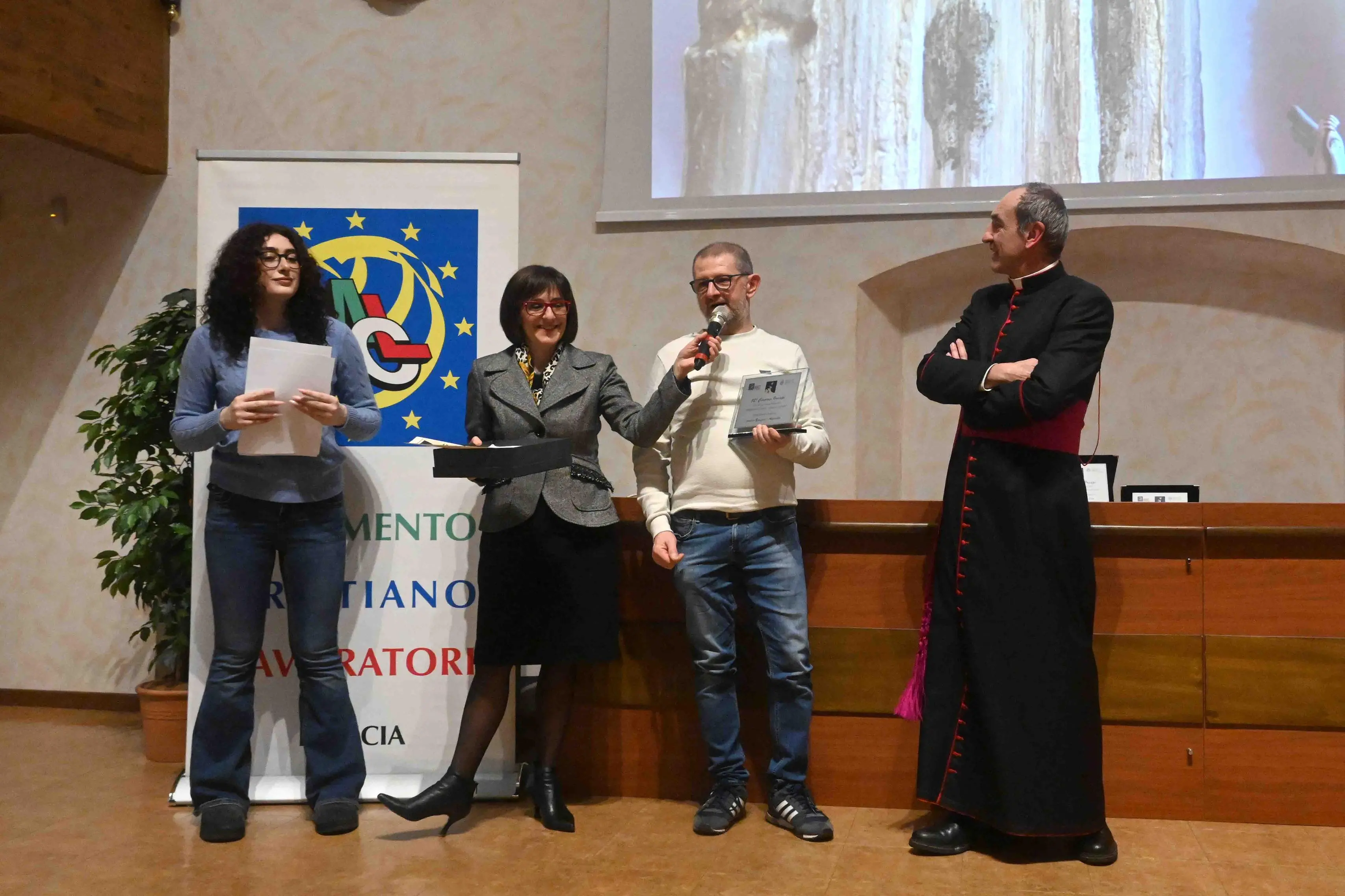 CRONACA BRESCIA AUDITORIUM CAPRETTI PREMIAZIONI CONCORSO PRESEPI MCL NELLA FOTO PRIMO ASSOLUTO ANDREA BONIZZOLI ( RITIRA IL PADRE ) ALFIANELLO PER SANDRINI 07-02-2026 MARCO ORTOGNI NEW EDEN GROUP