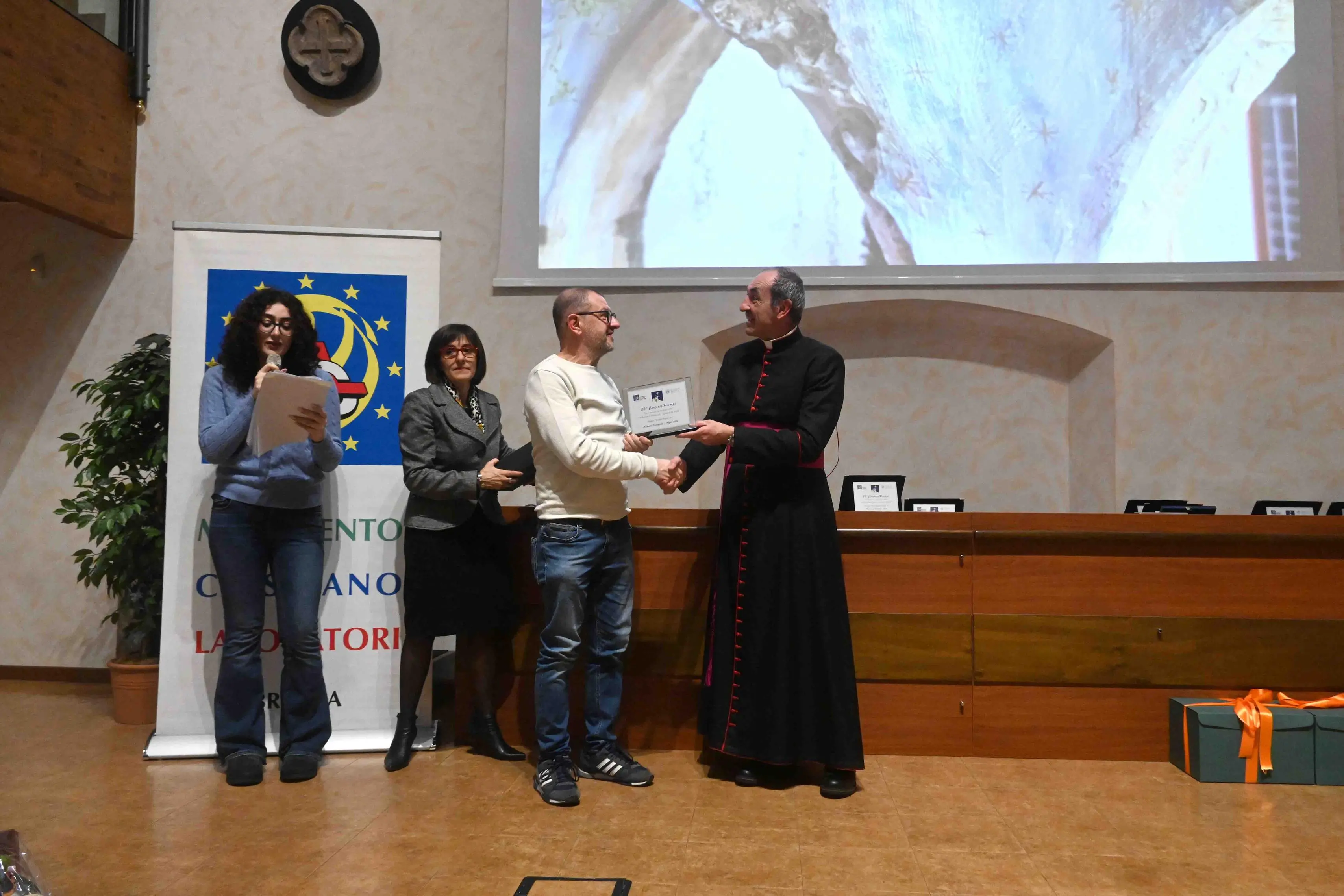 CRONACA BRESCIA AUDITORIUM CAPRETTI PREMIAZIONI CONCORSO PRESEPI MCL NELLA FOTO PRIMO ASSOLUTO ANDREA BONIZZOLI ( RITIRA IL PADRE ) ALFIANELLO PER SANDRINI 07-02-2026 MARCO ORTOGNI NEW EDEN GROUP