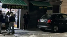 L'alimentari dove è avvenuta l'aggressione a Lumezzane, in piazza Diaz