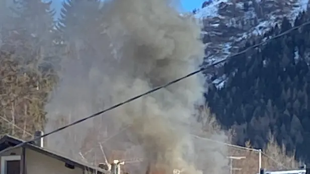L'incendio tetto a Ponte di Legno