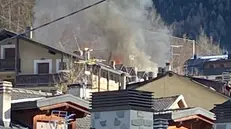 L'incendio tetto a Ponte di Legno