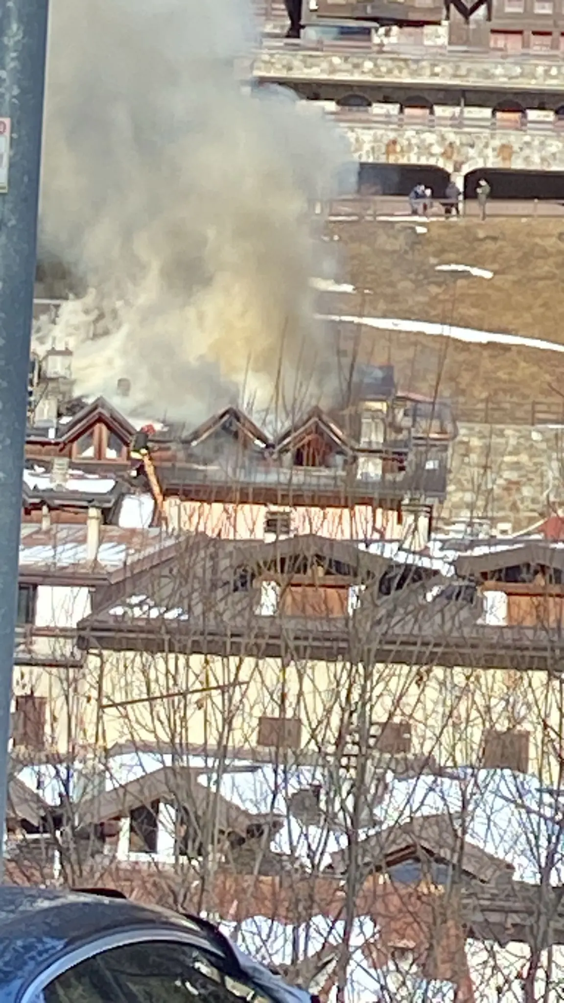 L'incendio tetto a Ponte di Legno