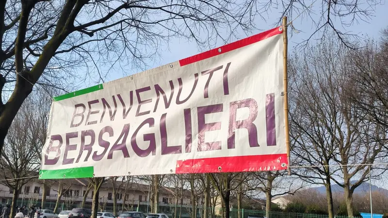 Uno striscione per i bersaglieri