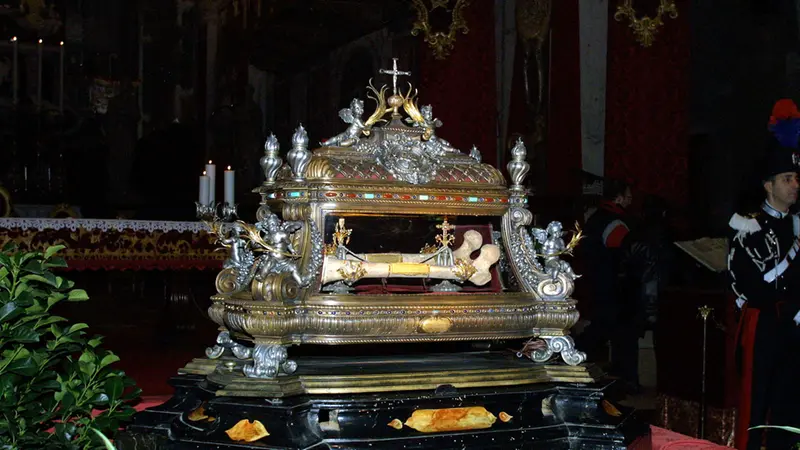 L'urna che contiene le reliquie dei santi patroni Faustino e Giovita - © www.giornaledibrescia.it