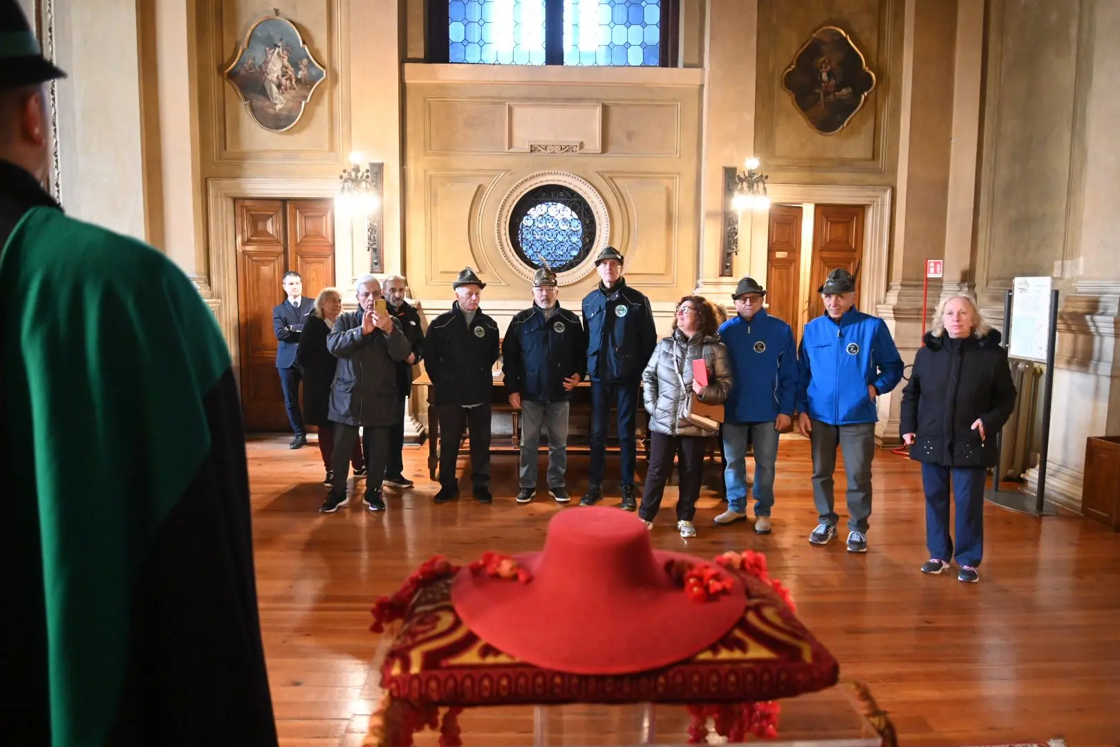 In Loggia la cerimonia della consegna del Capèl