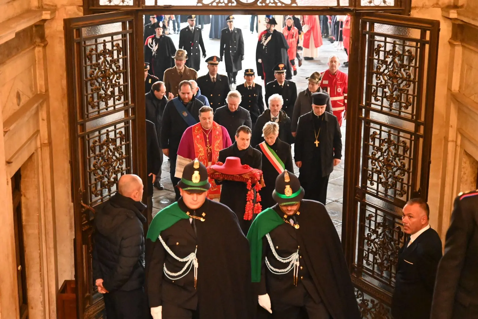 In Loggia la cerimonia della consegna del Capèl