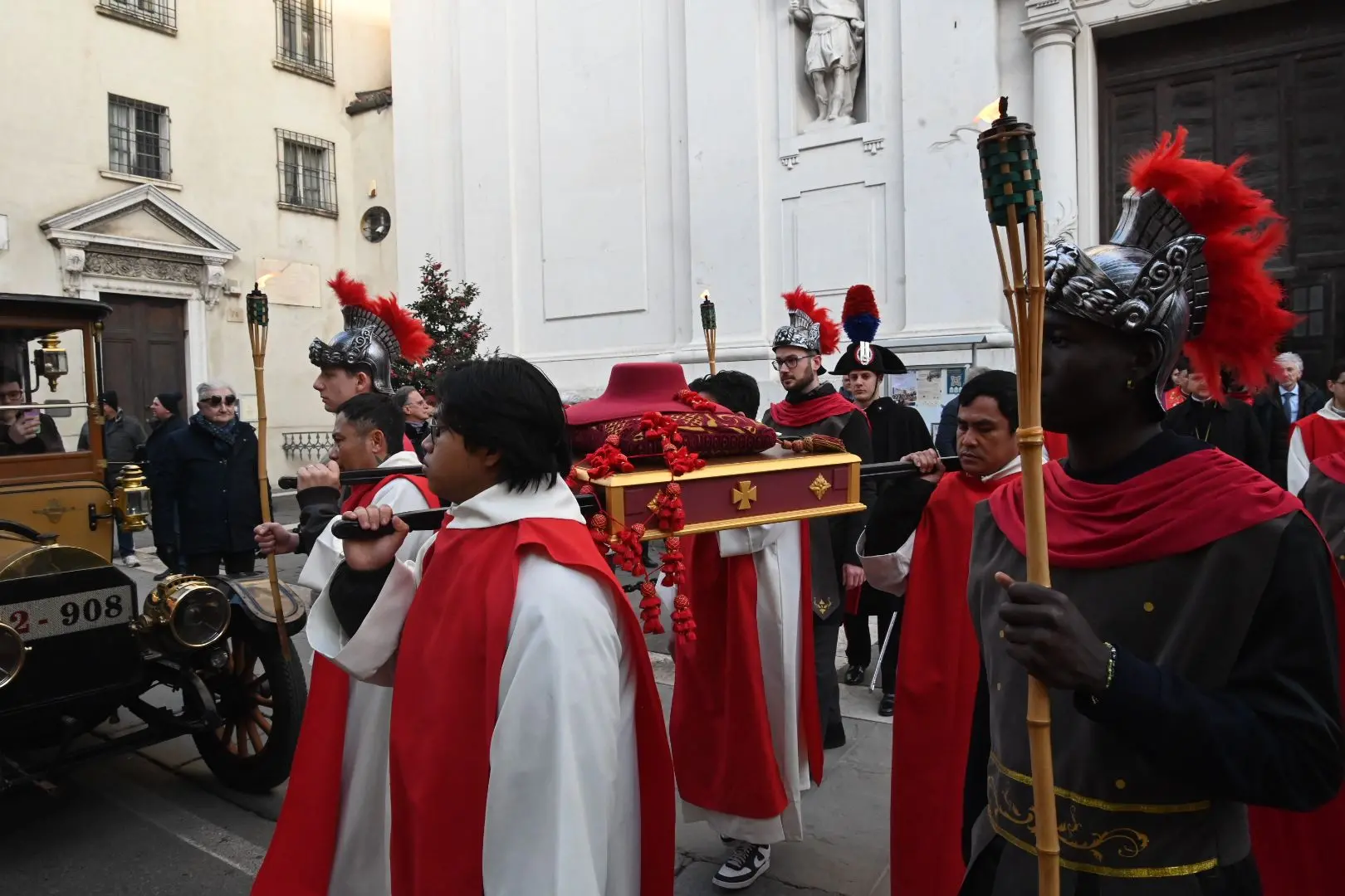 In Loggia la cerimonia della consegna del Capèl