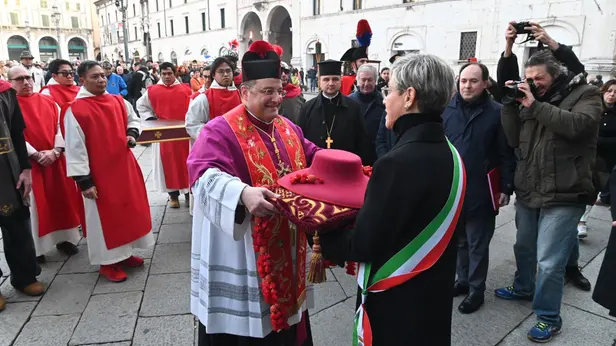 In Loggia la cerimonia della consegna del Capèl