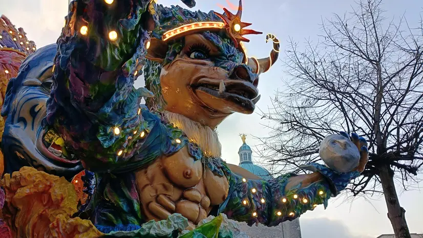 Uno dei carri al Carnevale di Montichiari - © www.giornaledibrescia.it