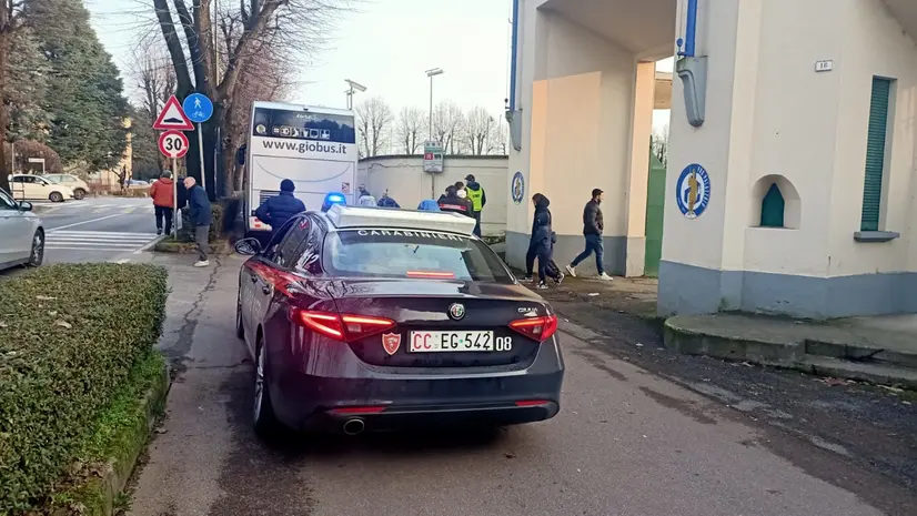 Gli scontri tra tifosi ieri pomeriggio a Palazzolo - © www.giornaledibrescia.it