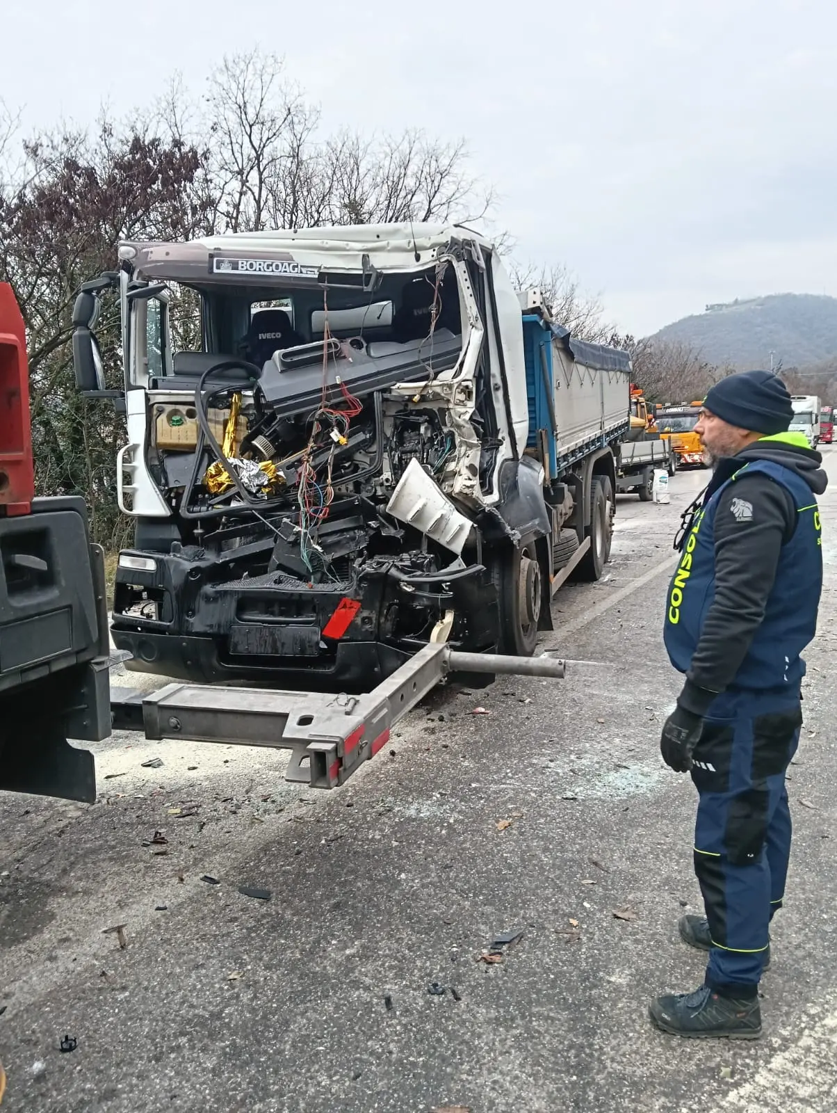 Lo scontro sulla sp 19 tra mezzi pesanti: l'intervento dei Vigili del fuoco