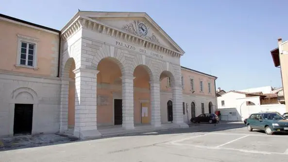 Il municipio di Rezzato - © www.giornaledibrescia.it