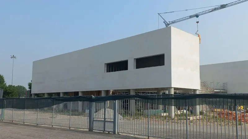 I lavori nell'area mercatale per la Fram - © www.giornaledibrescia.it