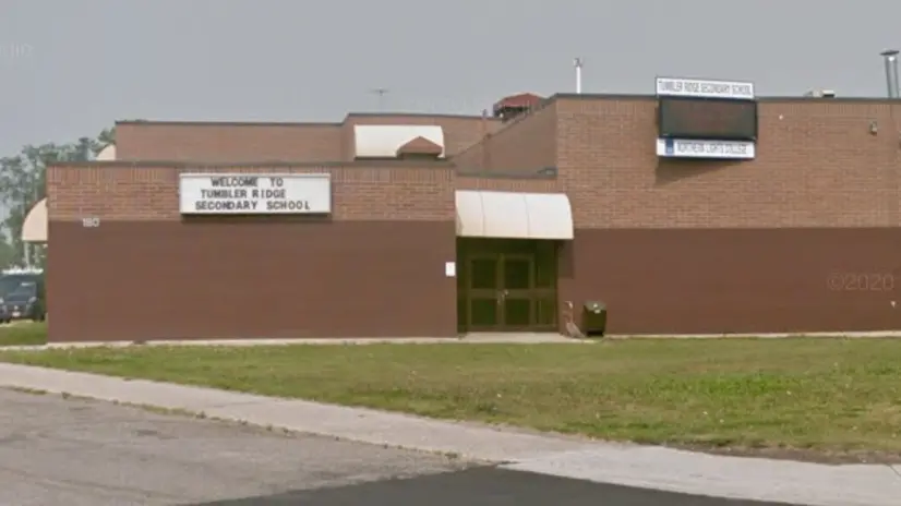 La facciata della scuola nella quale è avvenuta la sparatoria di massa