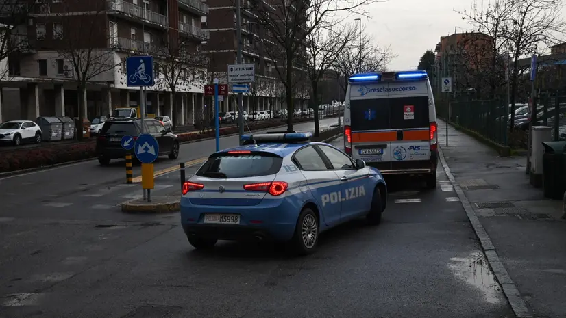 Via Lamarmora, Polizia e soccorsi dopo l'aggressione - Foto Gabriele Strada/Neg © www.giornaledibrescia.it