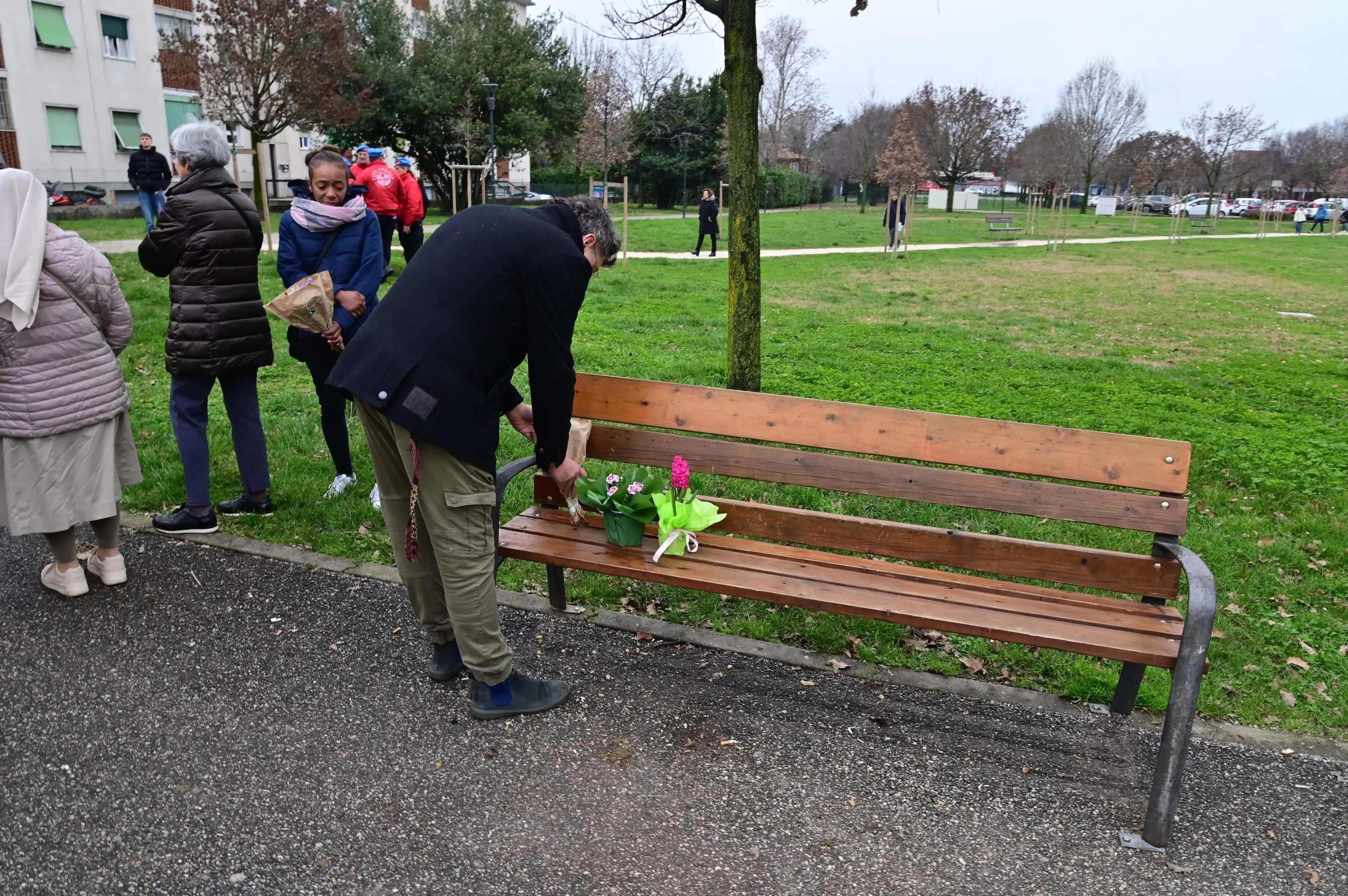 Porta Milano commemora i due clochard morti