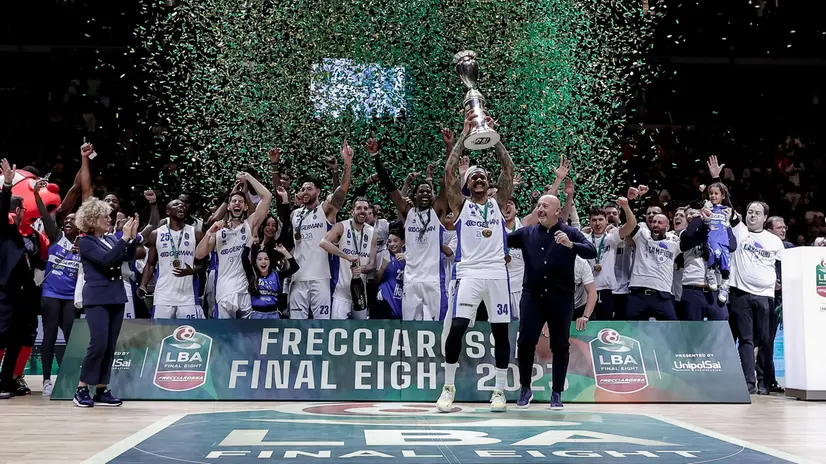 L'alzata della Coppa: la Germani vince la Final Eight 2023 - © Ciamillo/Castoria