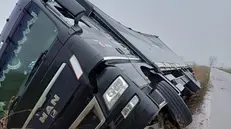 Il ribaltamento del mezzo pesante